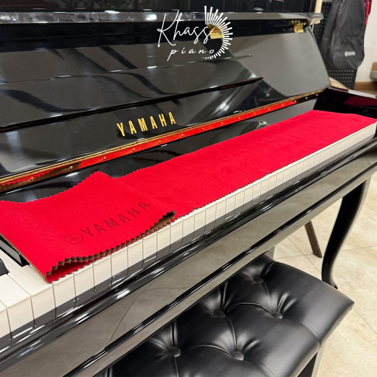 شال کلاویه پیانو رنگ قرمز